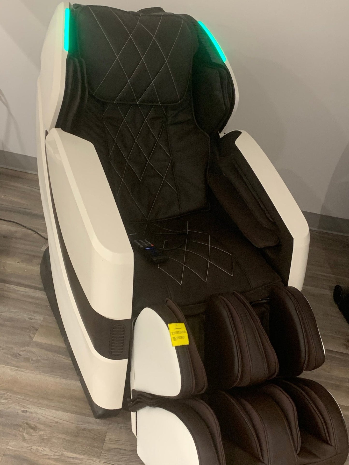 Demo Unit-Cozzia Advanced L track Massage Chair
