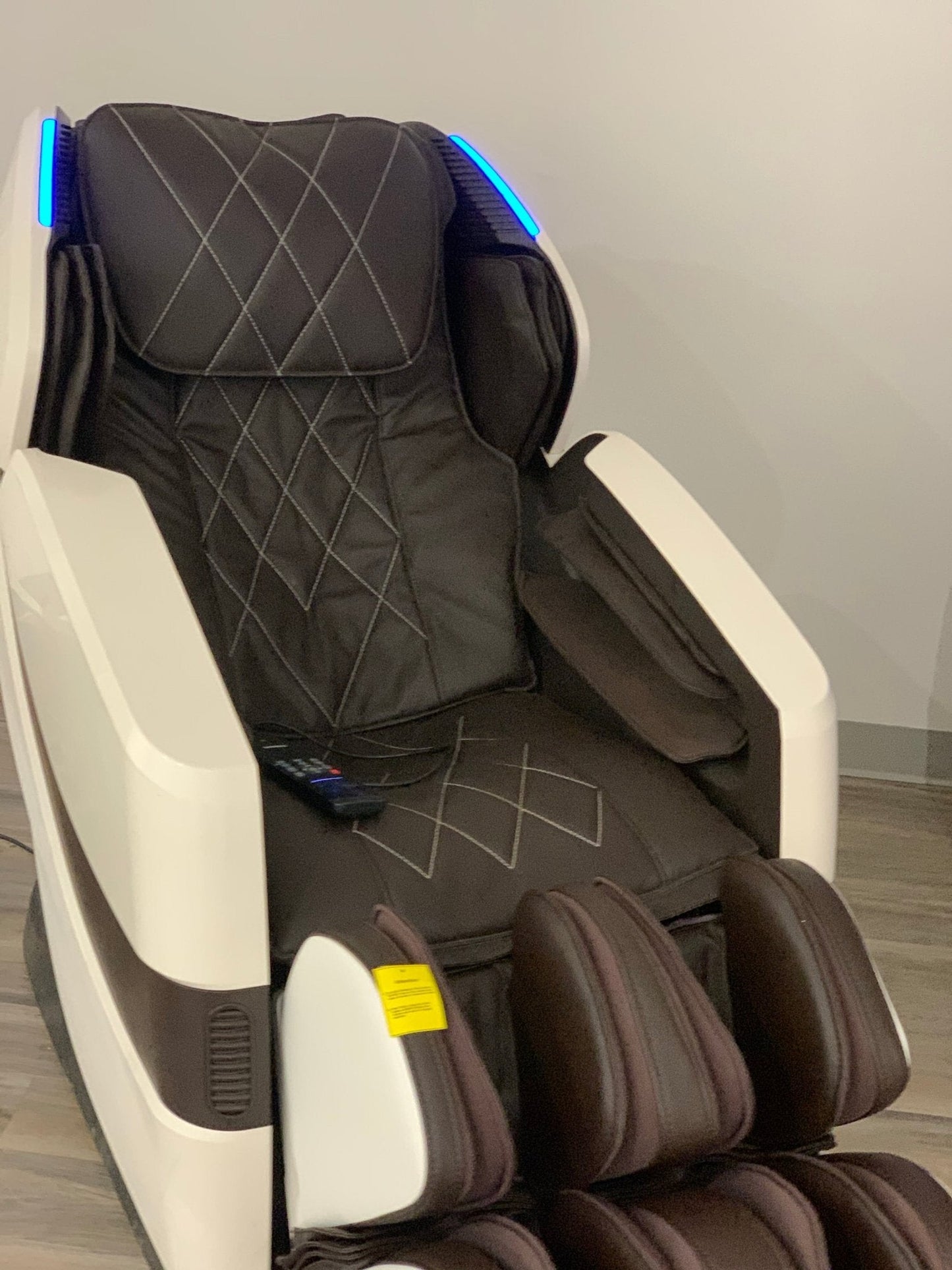 Demo Unit-Cozzia Advanced L track Massage Chair