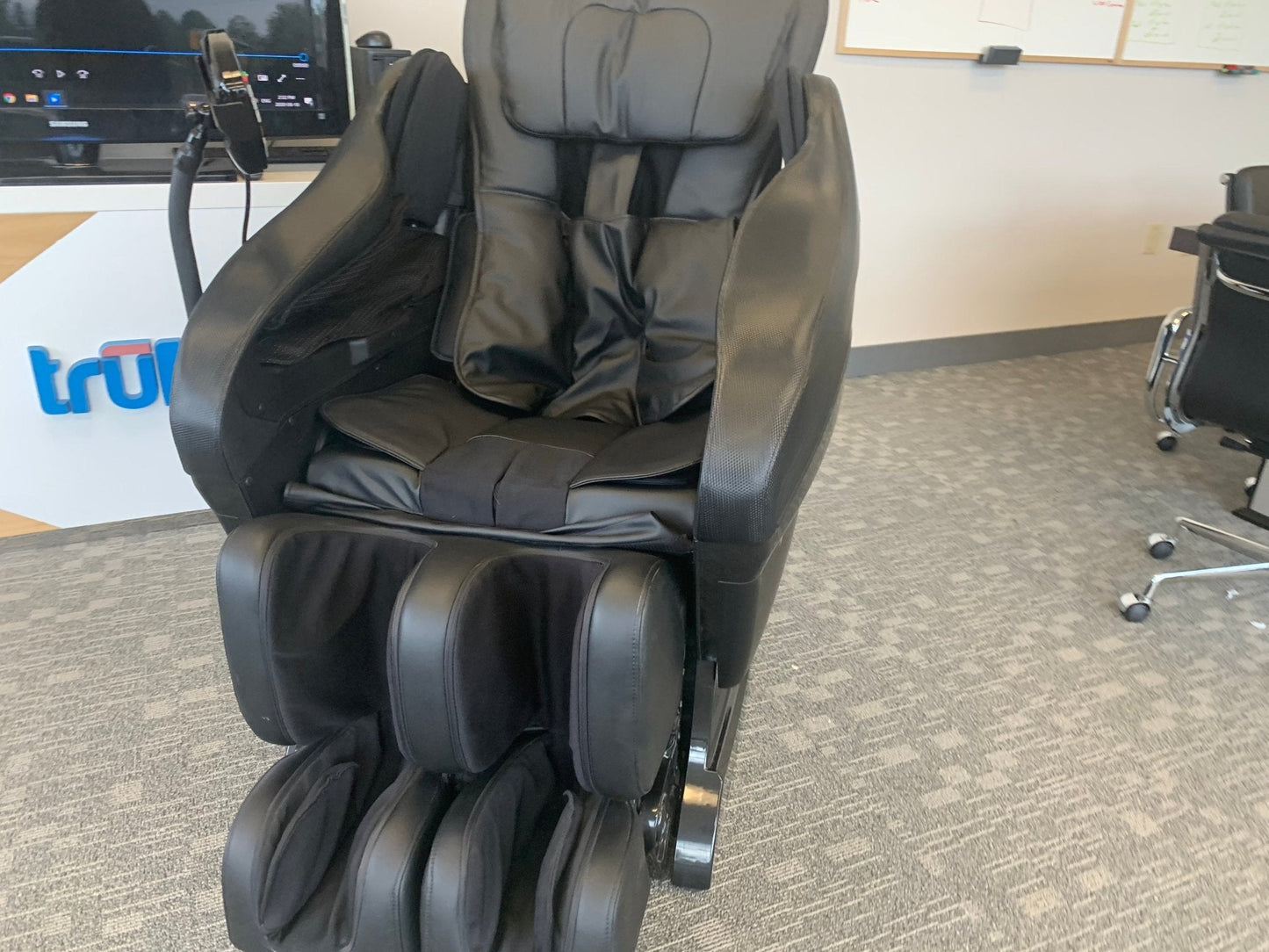 -Demo Unit-Essenza Massage Chair by Spa Dynamix