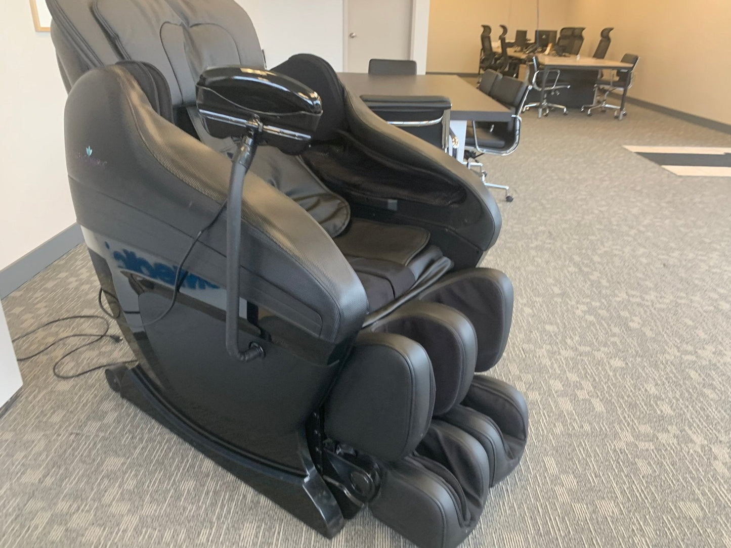 -Demo Unit-Essenza Massage Chair by Spa Dynamix