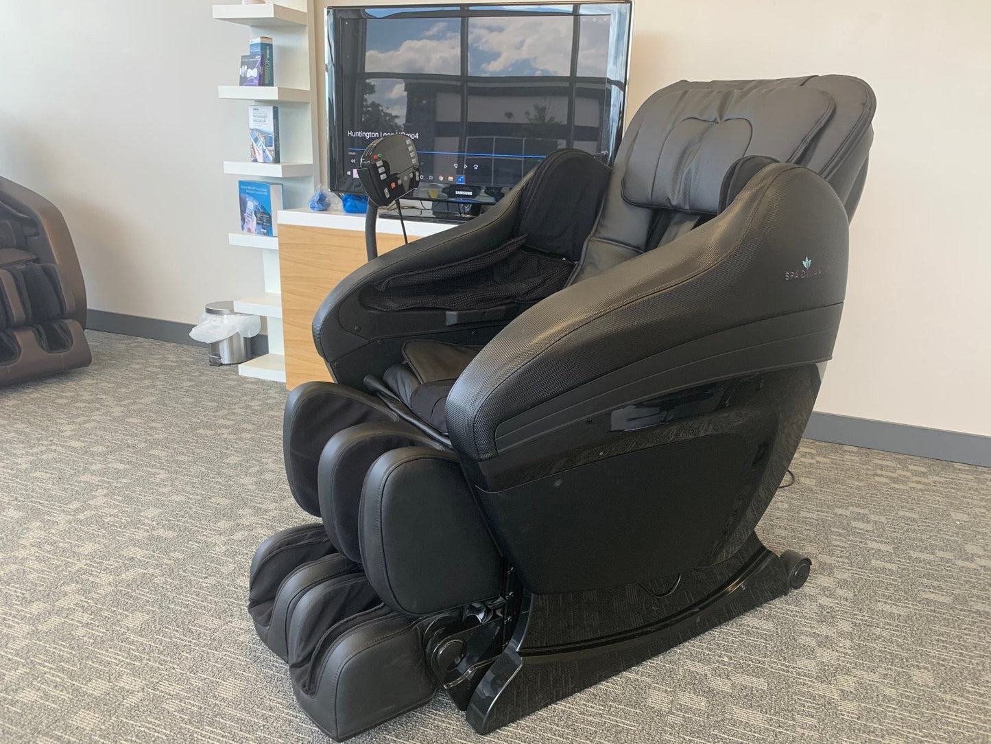 -Demo Unit-Essenza Massage Chair by Spa Dynamix